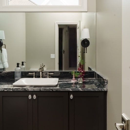 black traditional powder bath