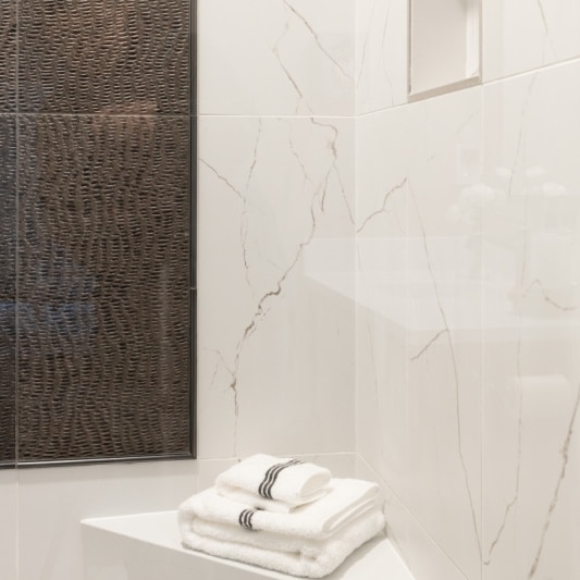 shower-detail-shot-with-large-scale-white-tile