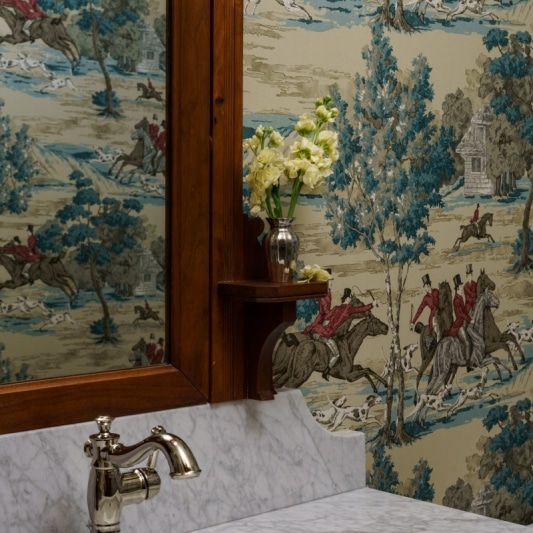 Vintage charm wallpaper powder bath details