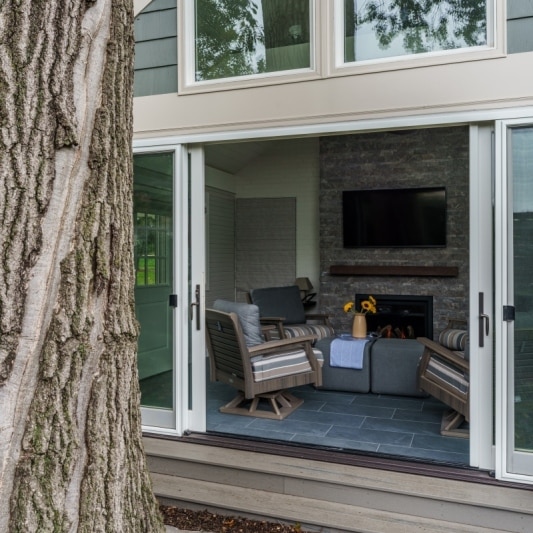 3 seasons room with double sliding doors