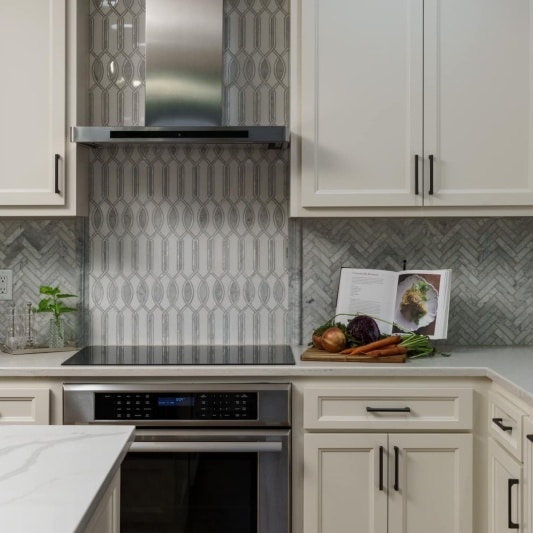 Mosaic tile backslash in kitchen