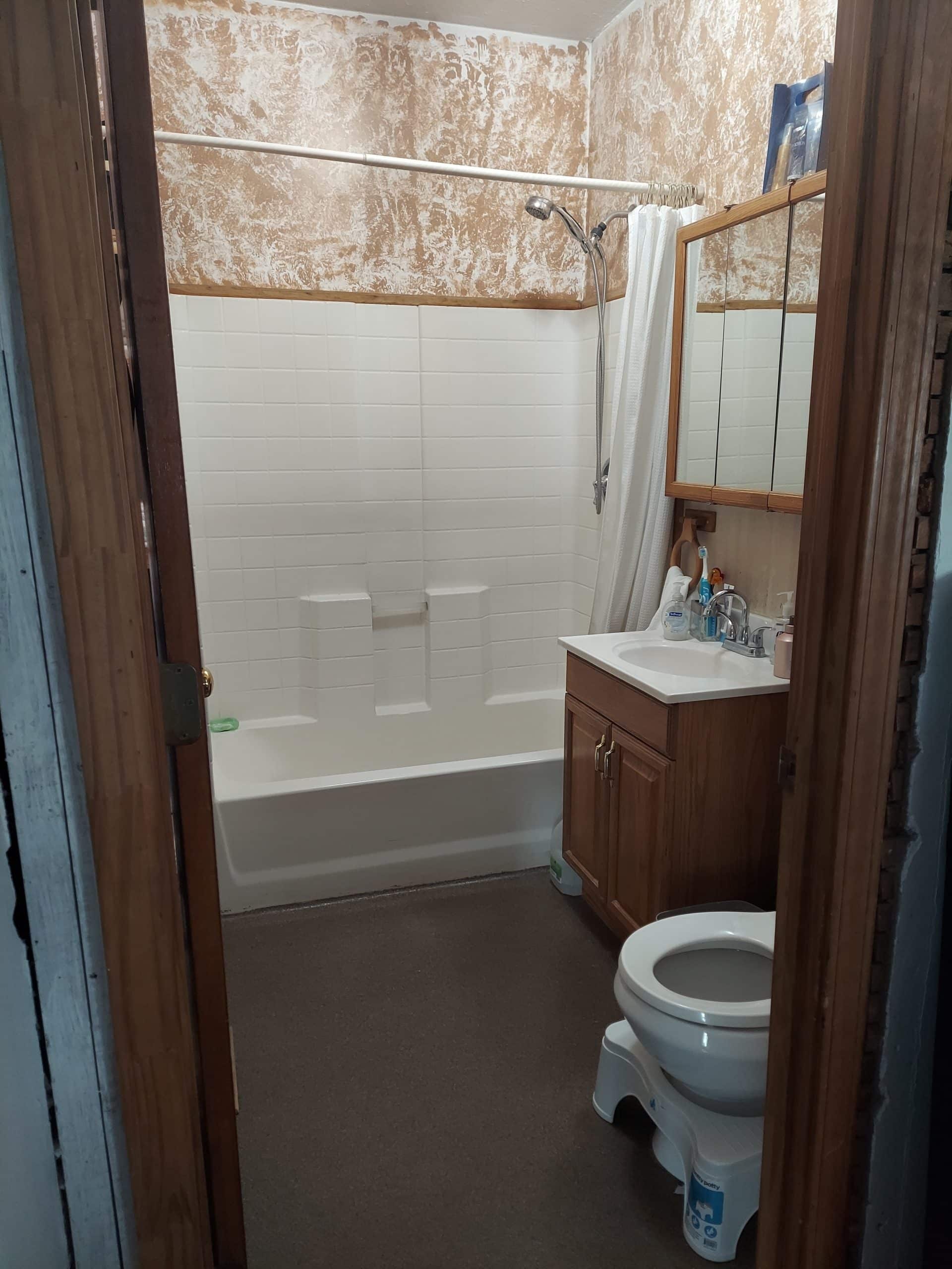 Kinnard bathroom before