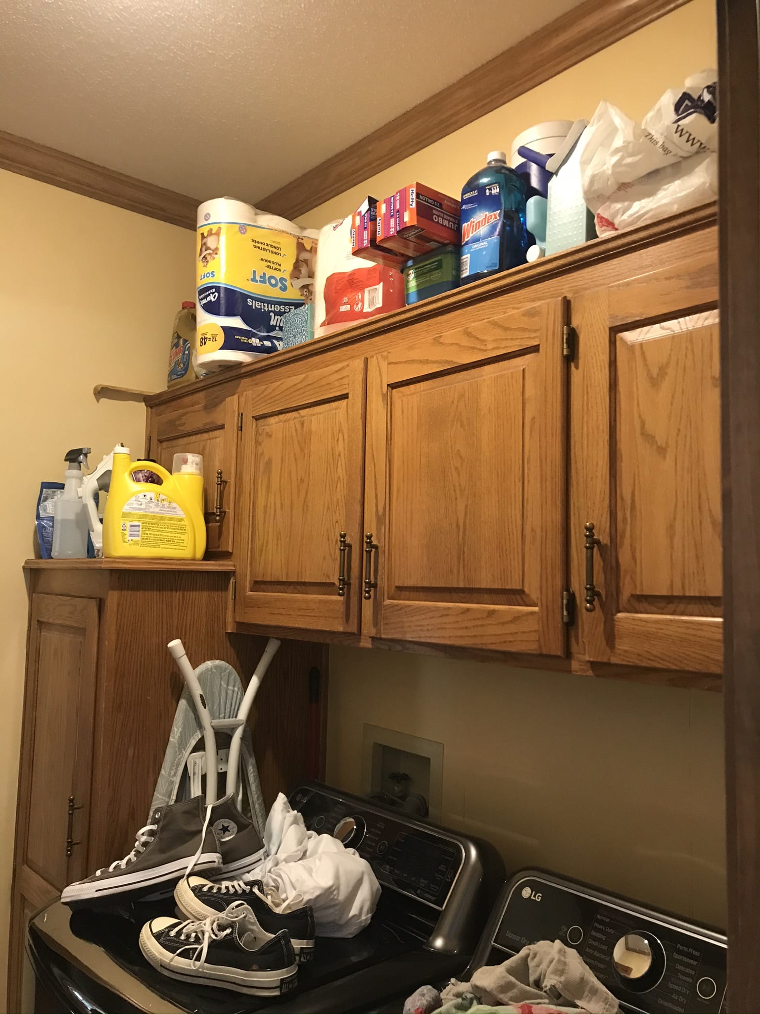 Leawood mudroom before