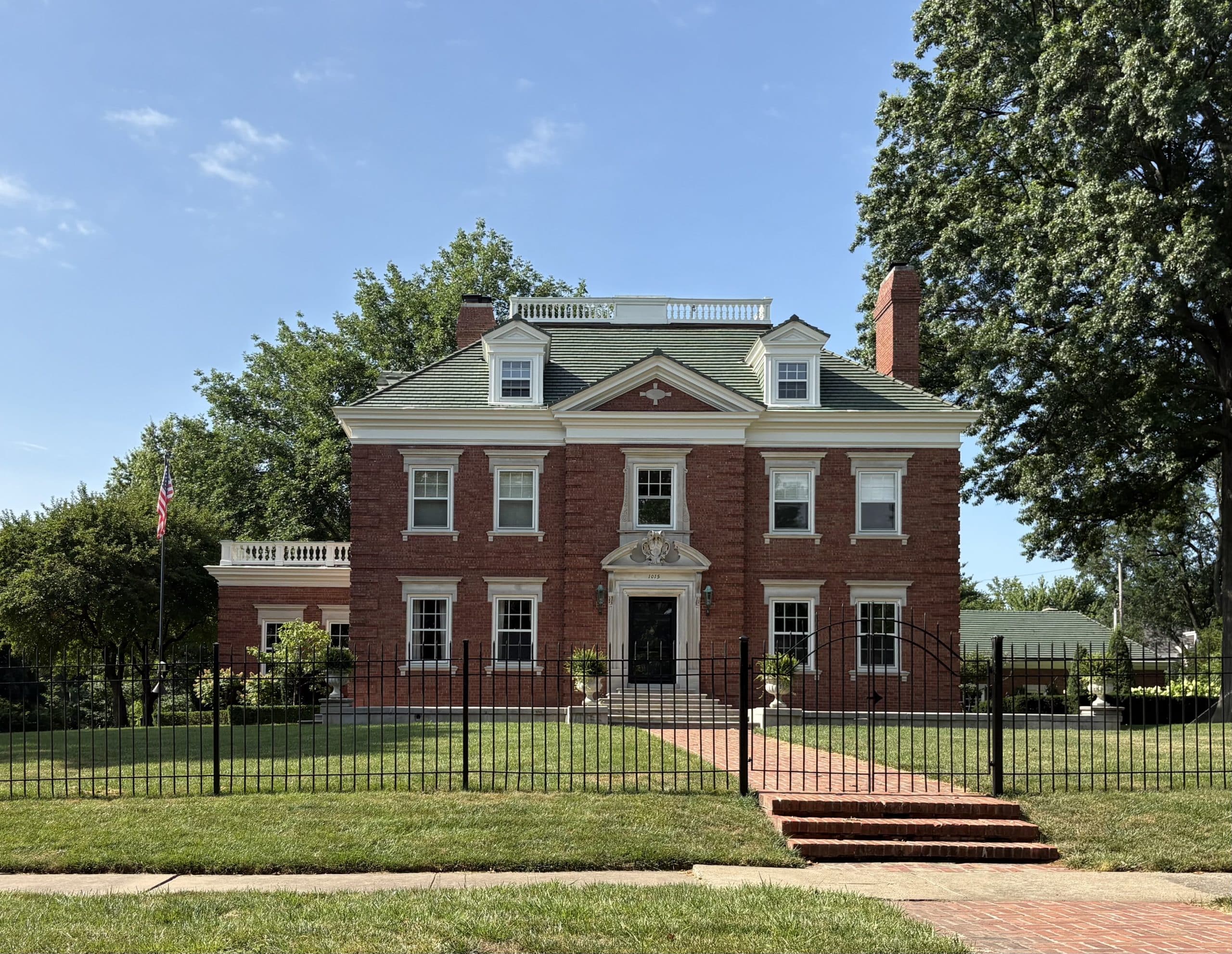 Kansas city Georgian old traditional home