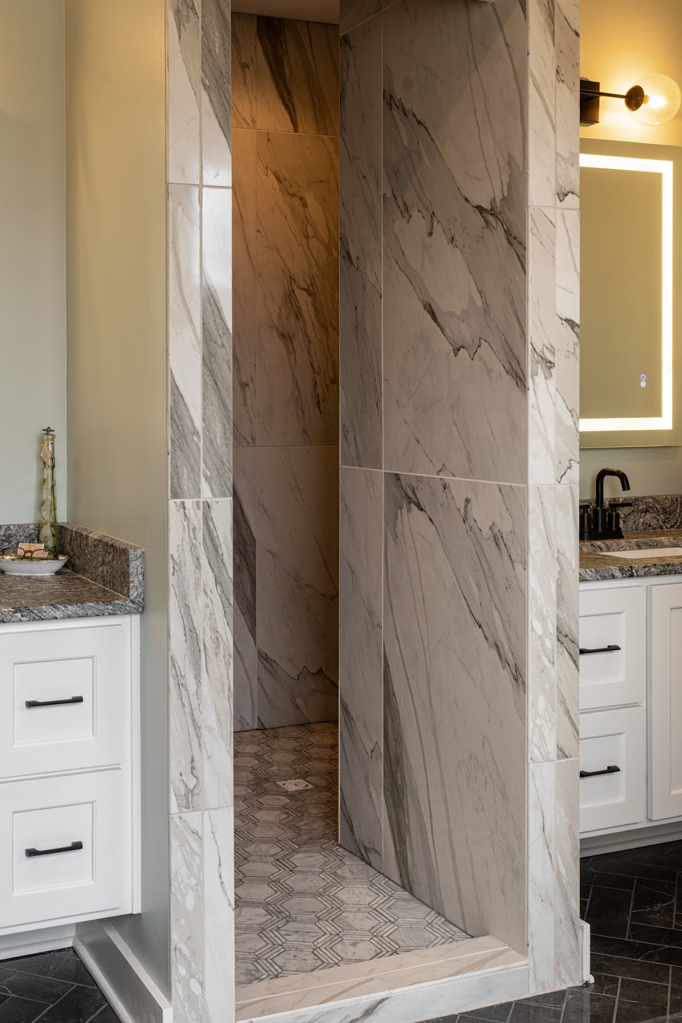 doorless open frame walk in shower entryway