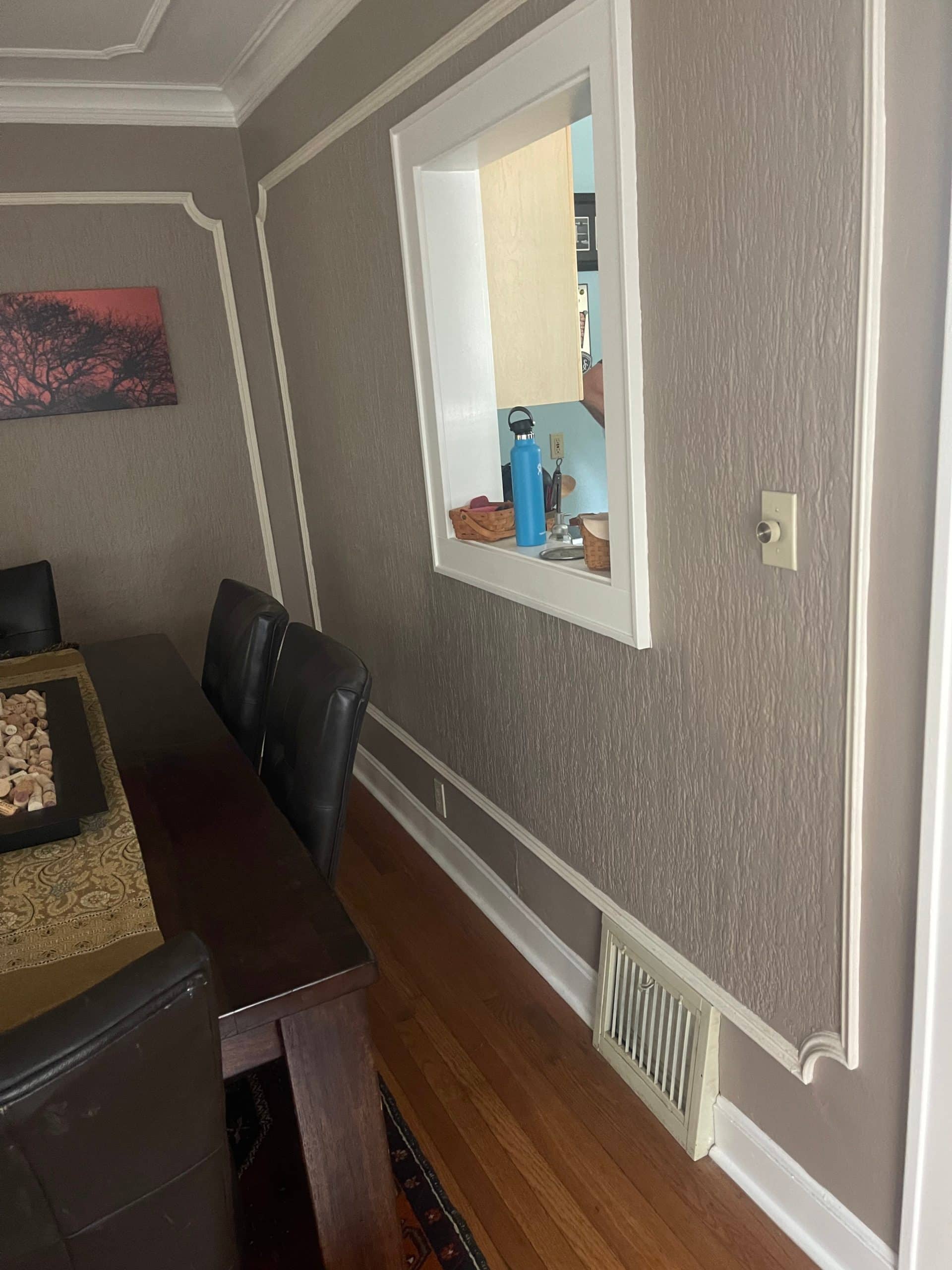 wall that seeprated kitchen and dining room with cut out to hand things through