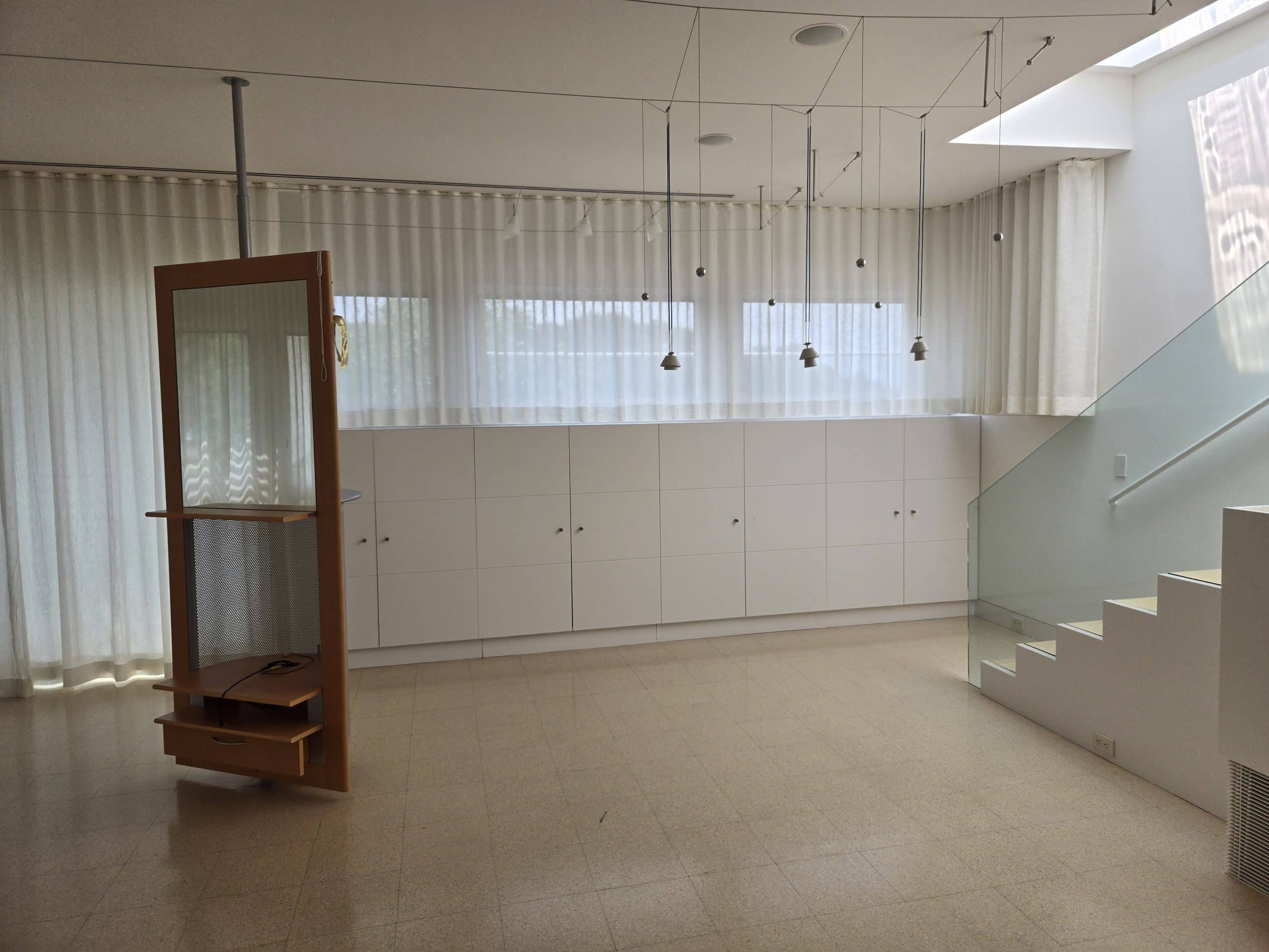 built-in shelves in upstairs bedroom before remodel