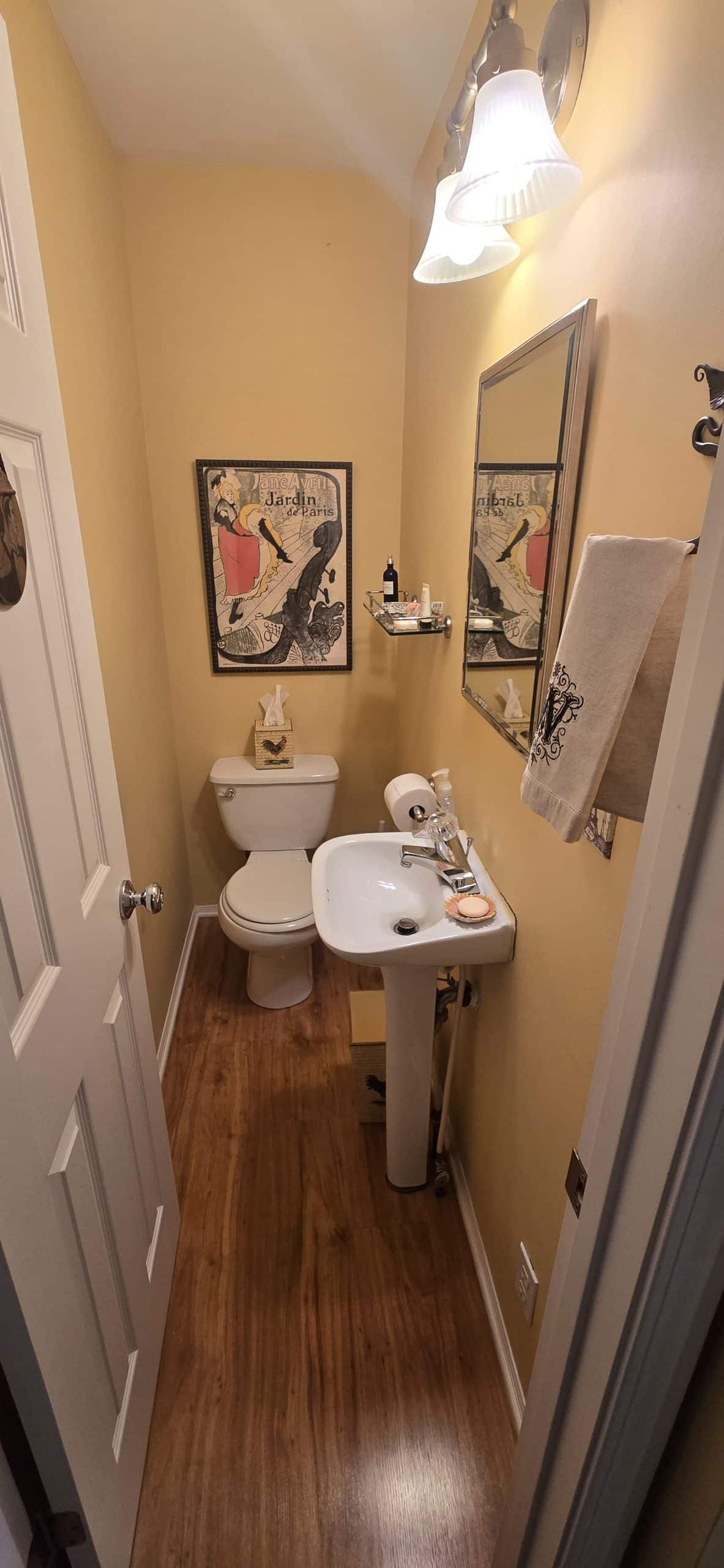 small plain powder bath before remodeling