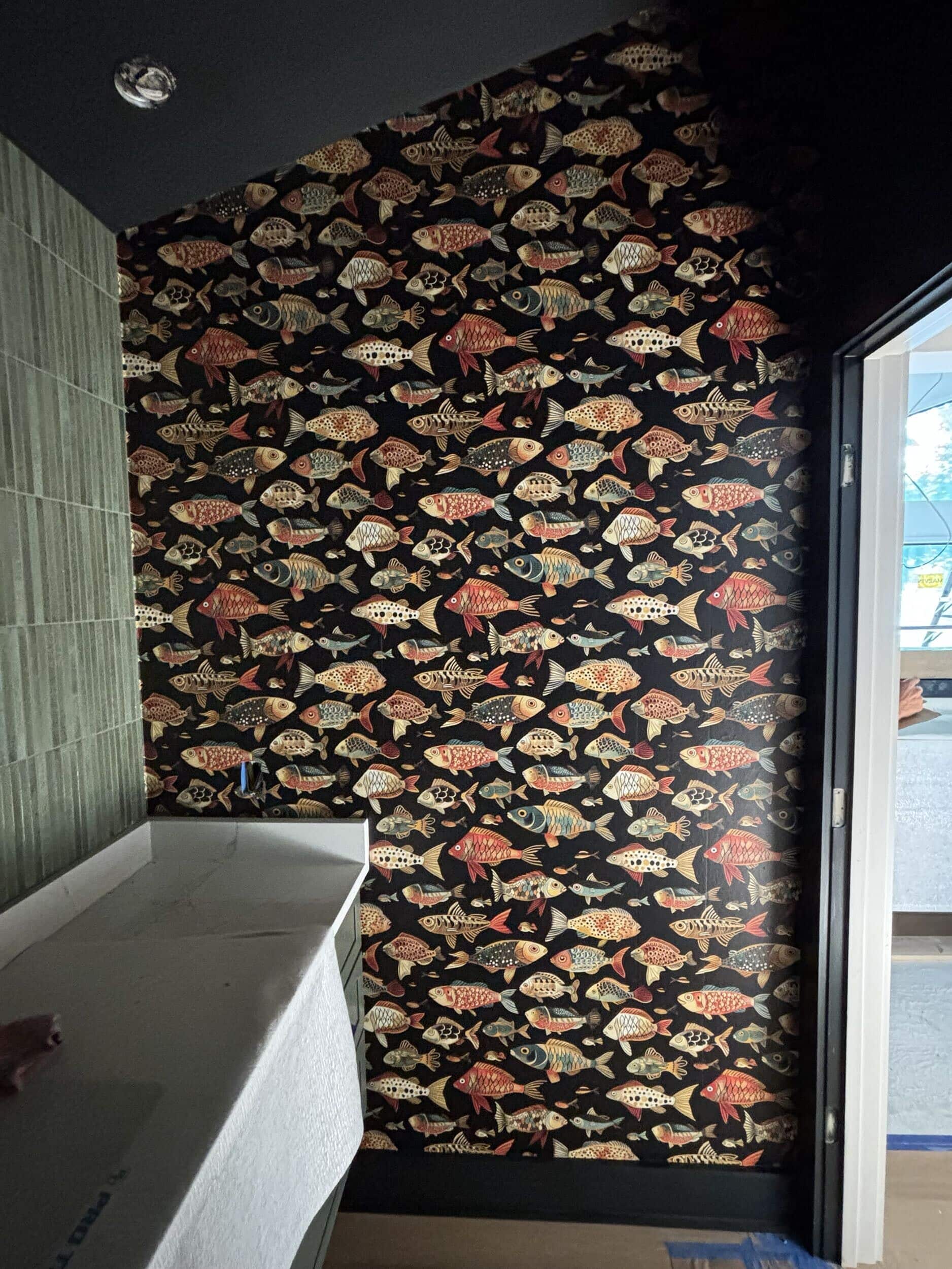 fish wallpaper in powder bath at Lake of the Ozarks